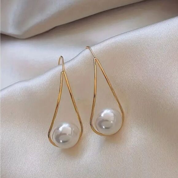 Imitation Pearl Line Design Stud Elegant Style Earrings - Picture 1 of 6